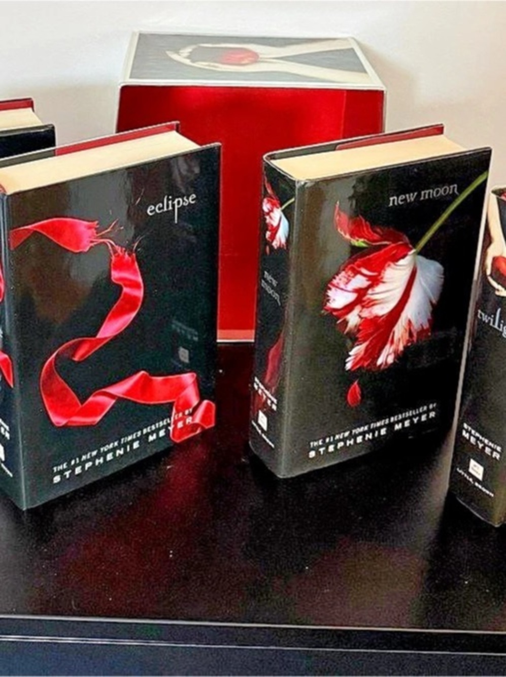 Twilight Saga 4 Book Hardcover Box Set Stephenie Meyer With Dust Jackets